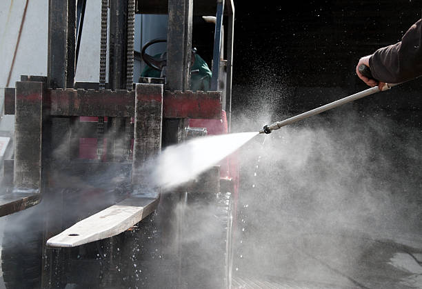 Best Garage Pressure Washing  in Roundup, MT